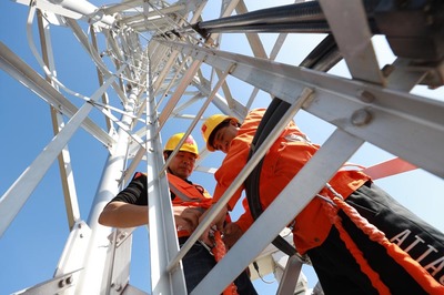 矗立‘魔鬼風(fēng)區(qū)’的通信守護(hù)者——記高塔通信工程師的堅(jiān)守與奉獻(xiàn)